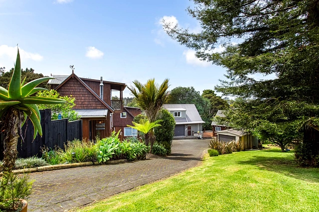 18 Dene Court Lane, Greenhithe, North Shore City