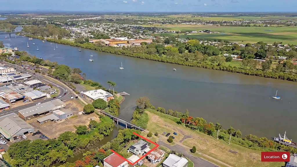 Bundaberg East 4房  RIVER FRONT HOME WITH DUAL LIVING OPTIONS CLOSE TO EVERYTHING!