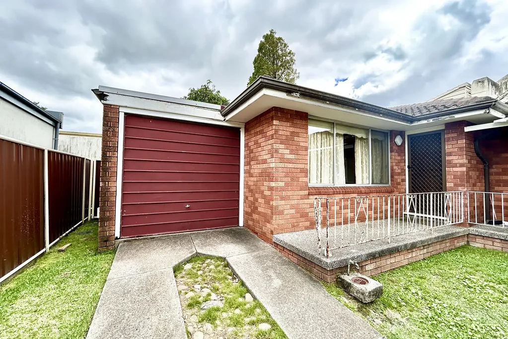 Three bedroom plus study or four-bedroom villa located in a quiet location.
