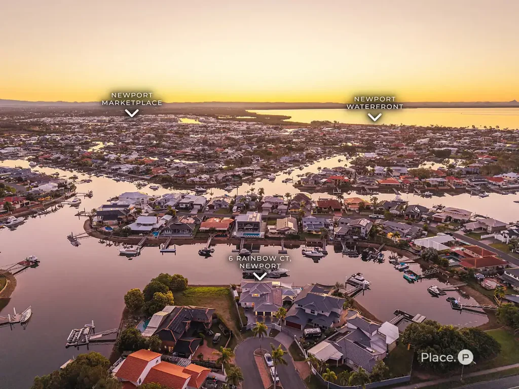 Newport 5 Bedroom Exceptional Entertainer in a Quiet Canal-Front Cul-De-Sac