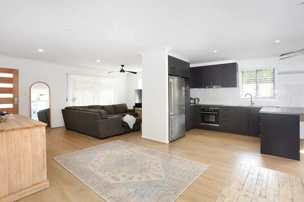 Labrador 3कमरा Unique Free‑Standing Duplex, Priced for an Immediate Sale
