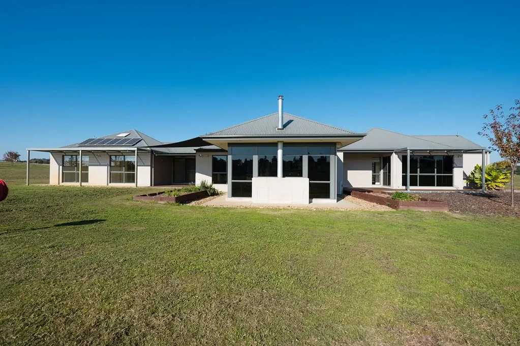 LAND, VIEWS AND SPACE.  A LIFESTYLE OPPORTUNITY!