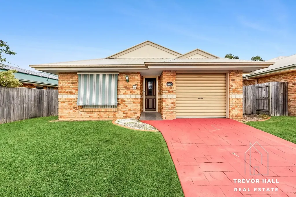 Morayfield 3 Slaapkamer Pool, Private Home & Security in a Gated Community!