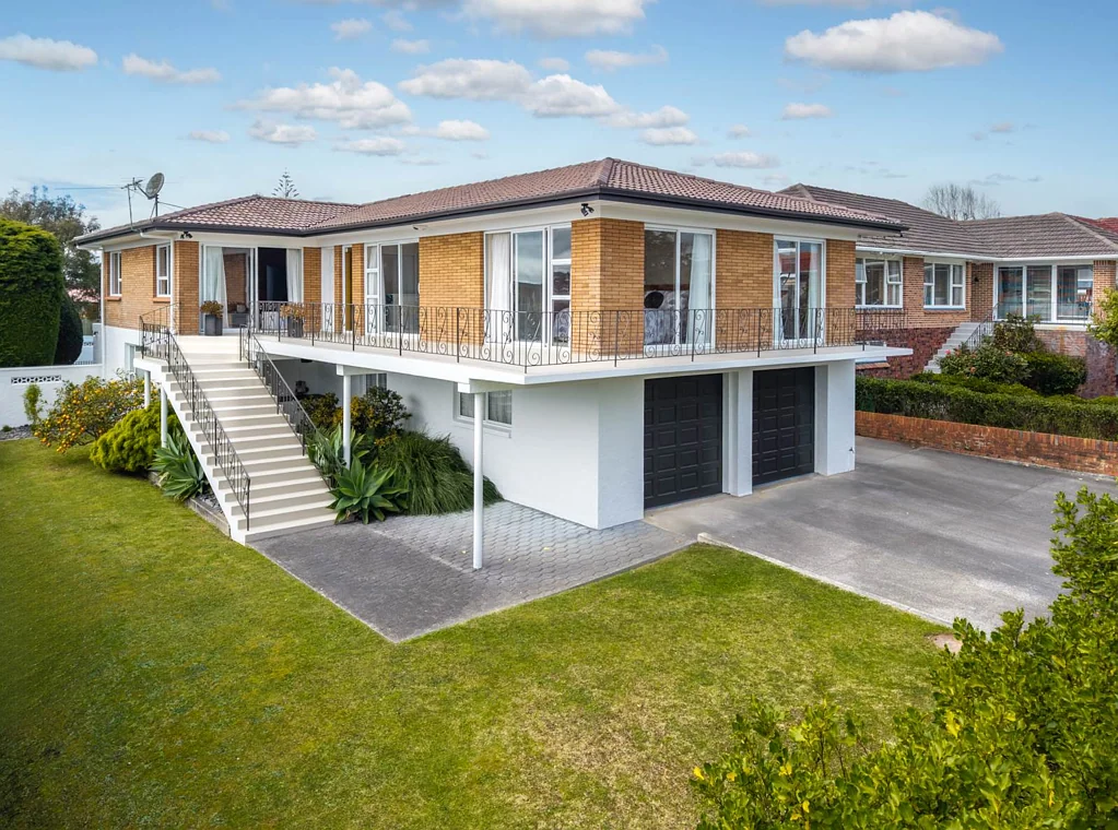 Blockhouse Bay 5部屋 Family Living with City Views & Future Potential