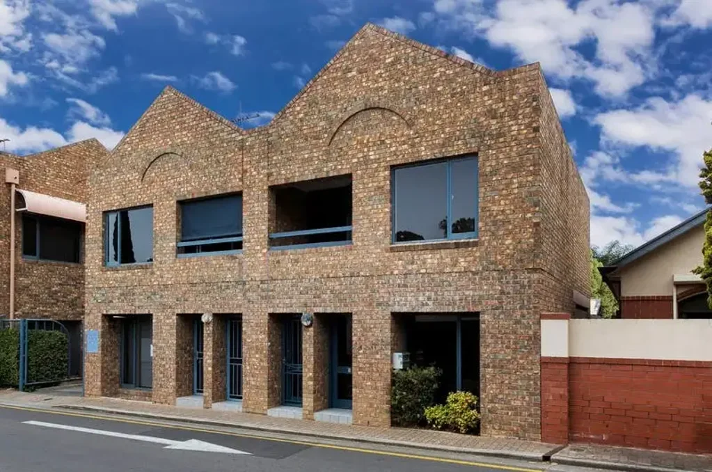 Upper-Level Living with Melbourne Street at Your Doorstep