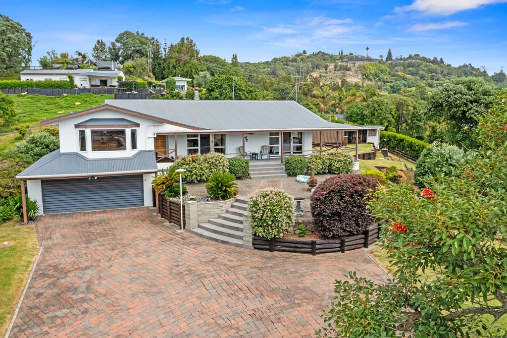 Te Puna 4غرفة نوم Lifestyle living with elevated rural views