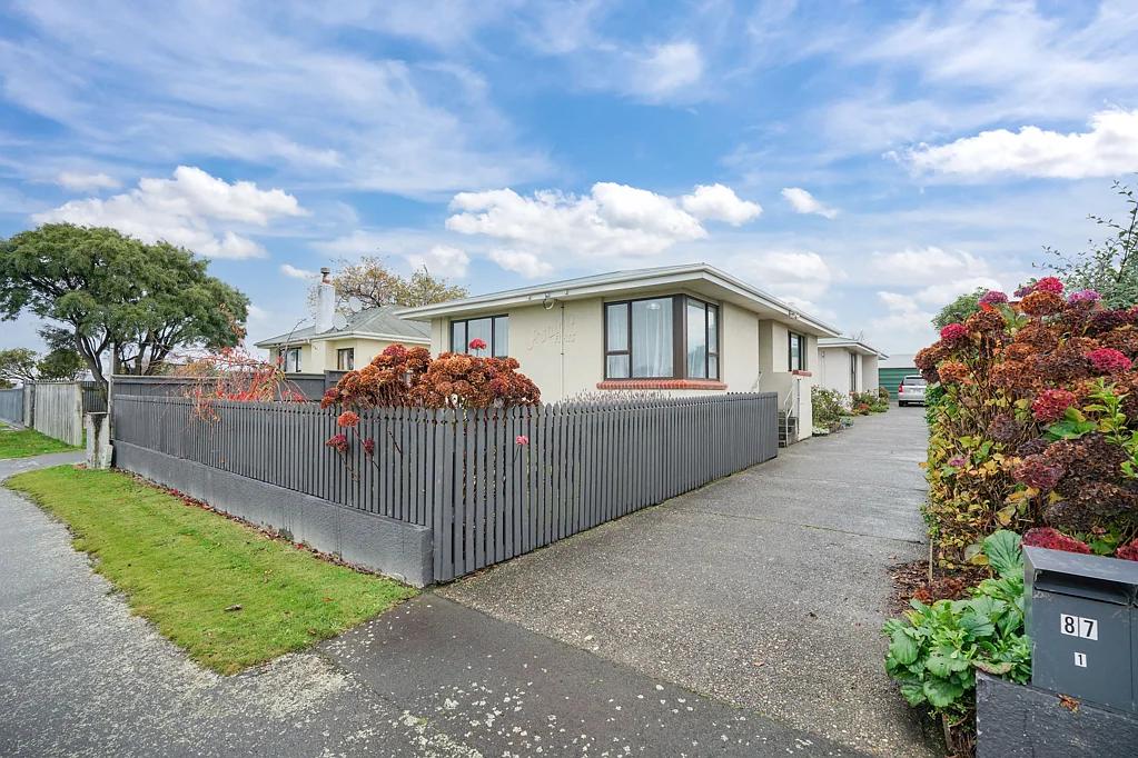 Strathern 2 Bedroom Super start Saturn Street!