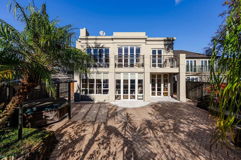 Pakuranga Heights 3 Slaapkamer Location, School Zones, & Easy Access to Motorway
