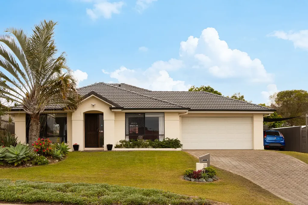 North Lakes 4 Bedroom MODERN FAMILY LIVING WITH INVITING ALFRESCO ENTERTAINING