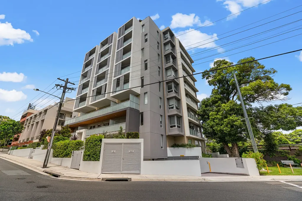 The Grosvenor | Spacious One Bedroom with Parking