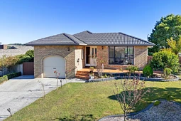 13 Hillfarm Drive, Park Grove