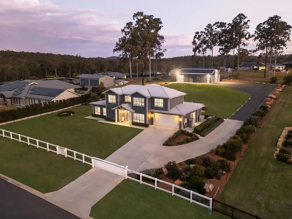 New Beith 5Habitaciones Private Viewings Available - Contact Agent
