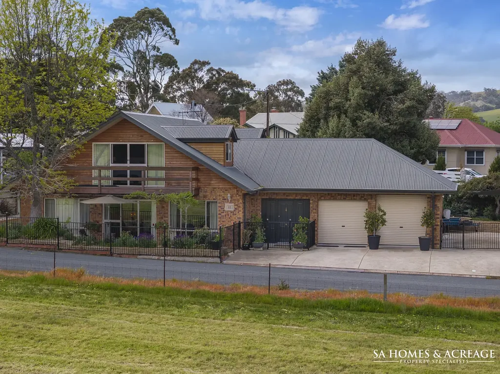 Kersbrook 4Kwarto Architectural Brilliance with a Country Soul!
