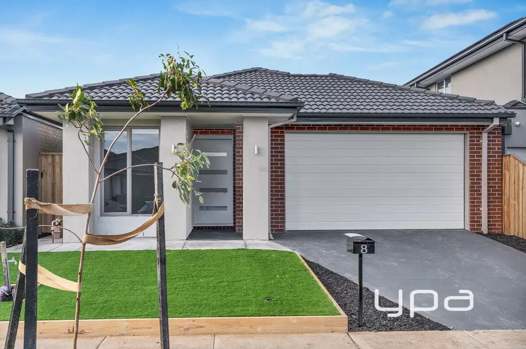 Beautifully Appointed Family Home in a Thriving Location!