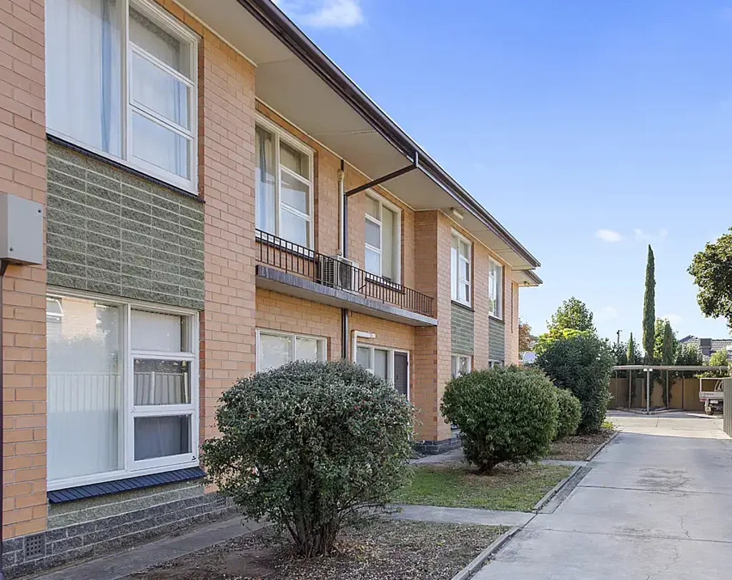 Neat & Convenient Living in Glenelg East