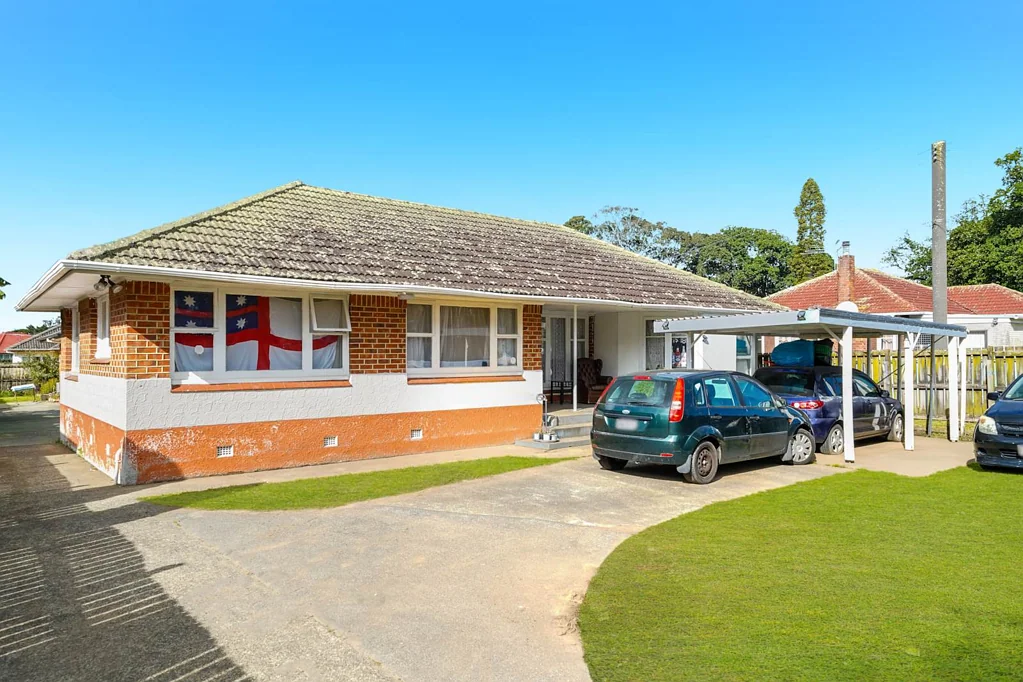 Papatoetoe 3chambre Brick & Tile Do-Up – Investor’s Delight!