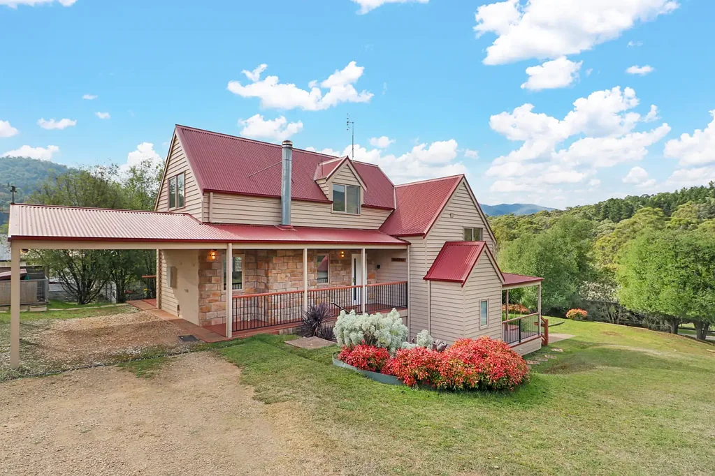 Merrijig 4 Bedroom Architecturally Designed Lodge-Style Retreat Near Mt Buller