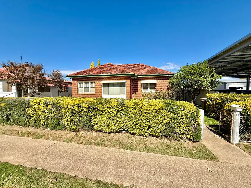 18 Boorowa Street, Young, NSW 2594