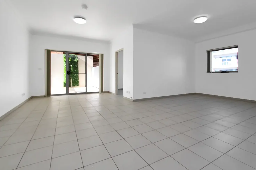 Spacious 1 bedroom apartment located in the heart of Ramsgate!