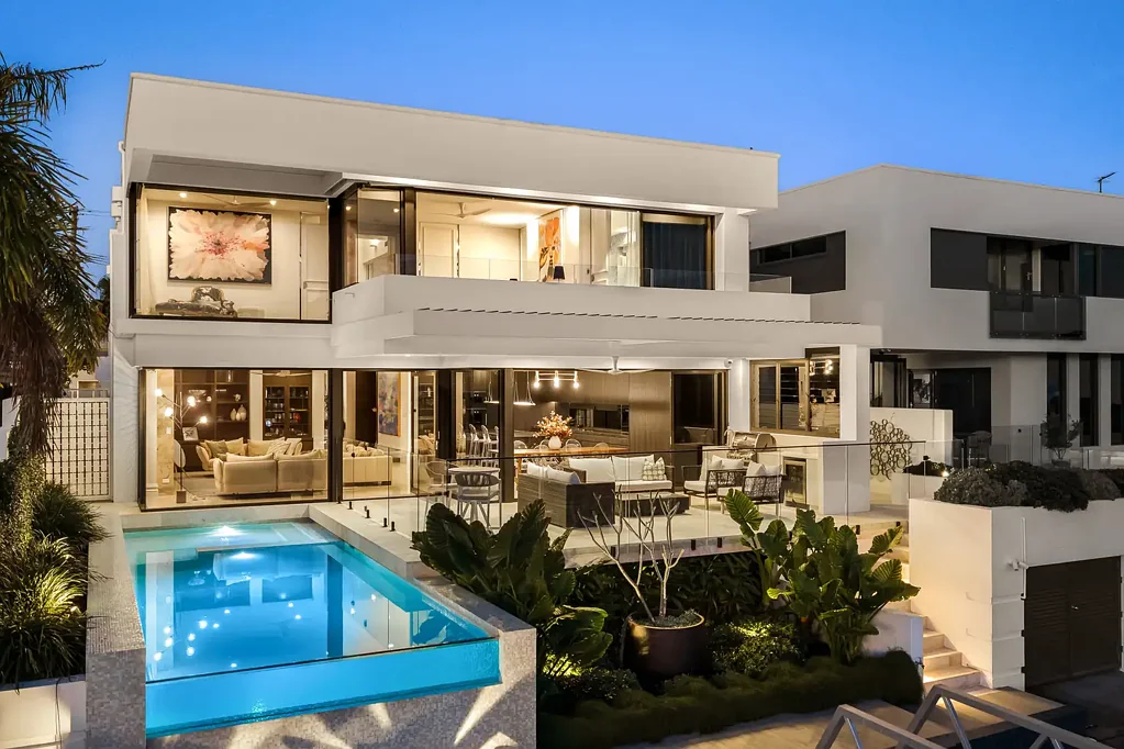 Surfers Paradise 4Zimmer Sophisticated Luxury, Unsurpassed Quality and an Exceptional Calibre of Waterfront Living