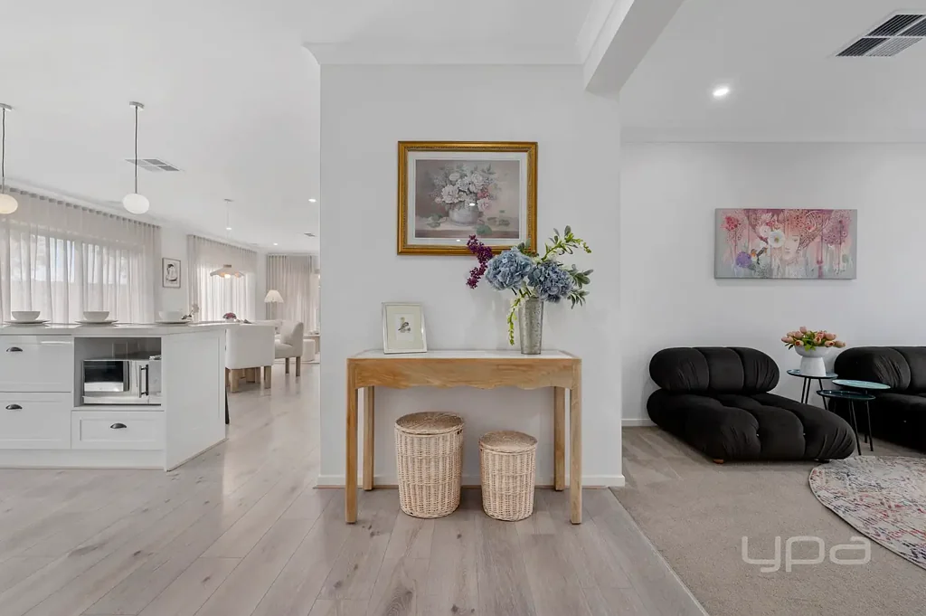 Weir Views 4房 570㎡阔绰地块 新兴热门区域 高挑9英尺天花板 精致石材台面 主卧带步入式衣帽间和豪华套间 开放式厨房餐厅客厅 高端家电配置 私密户外娱乐空间 潜在泳池位置 Impressive Family Home on Generous 570m² (Approx.) Allotment in Weir Views