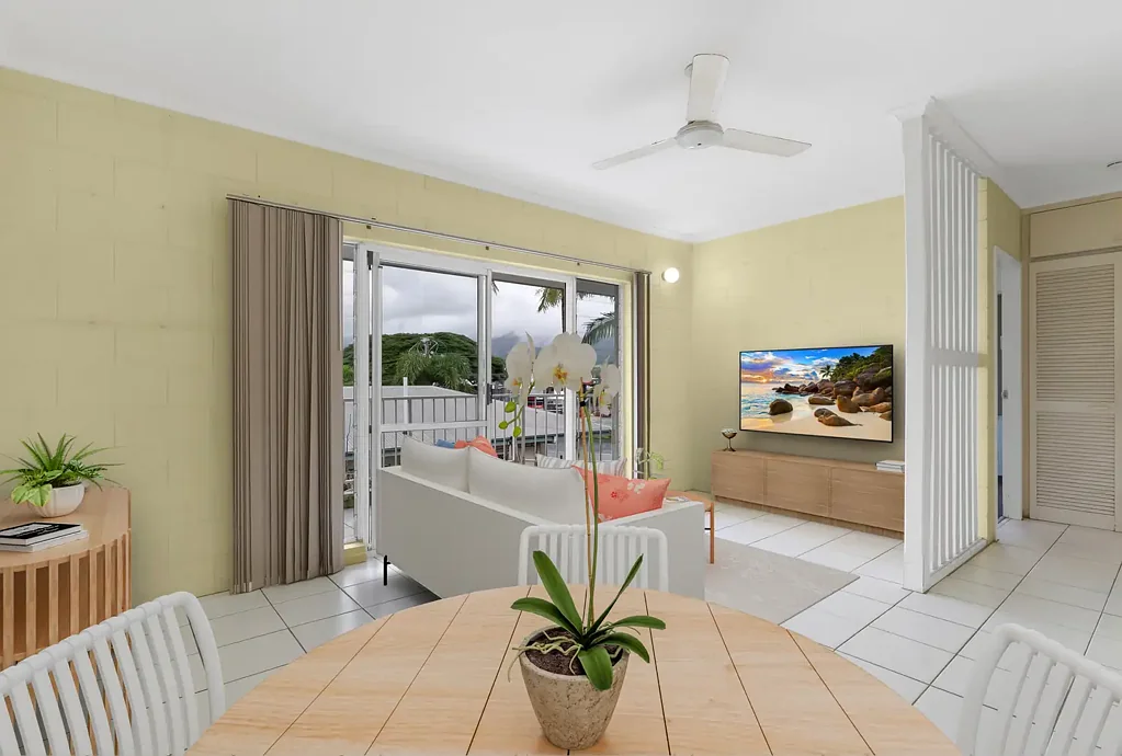 Manunda 2房  LOCATION CONVENIENCE VALUE - OFFERS OVER $300,000