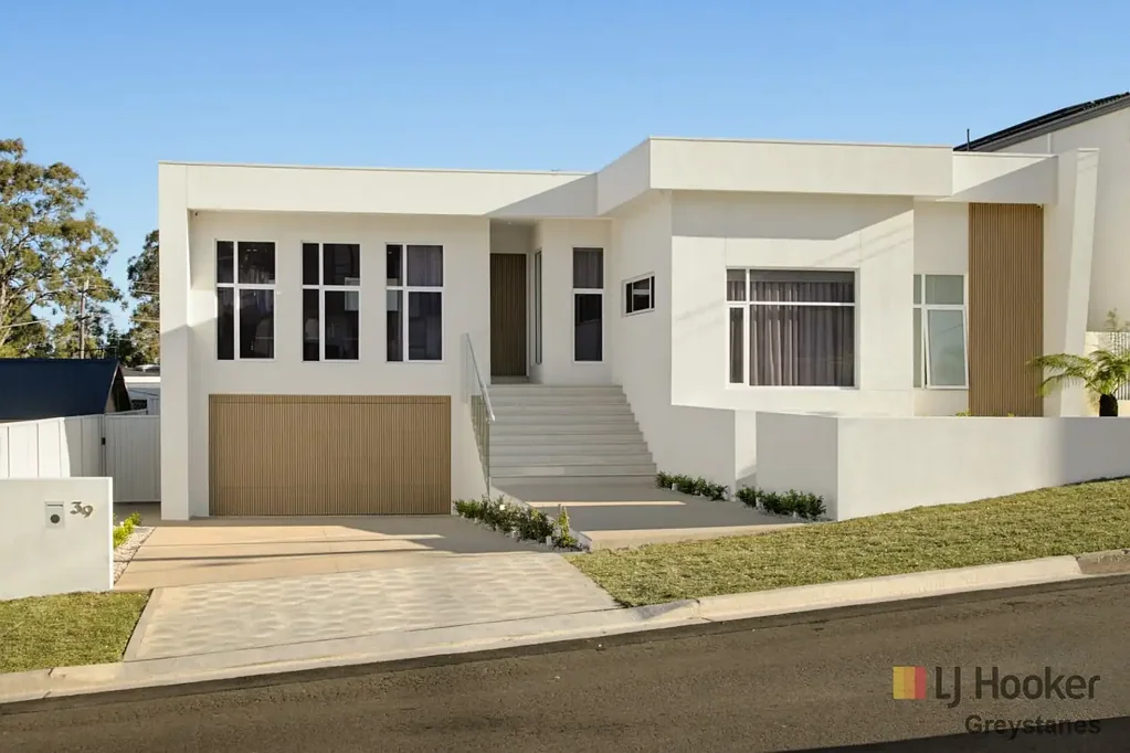 Greystanes 4બેડરૂમ $2,700,000 - DARE TO BE DIFFERENT!!! OPEN SATURDAY AT 12:00PM