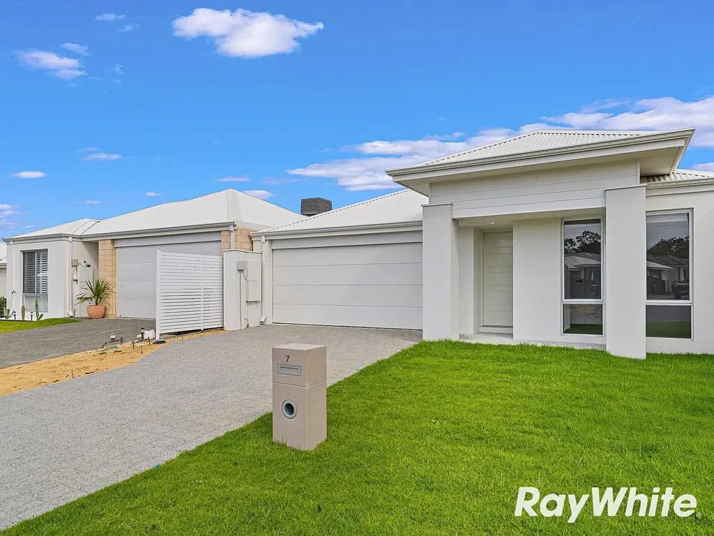 Modern lakelands home - available now!