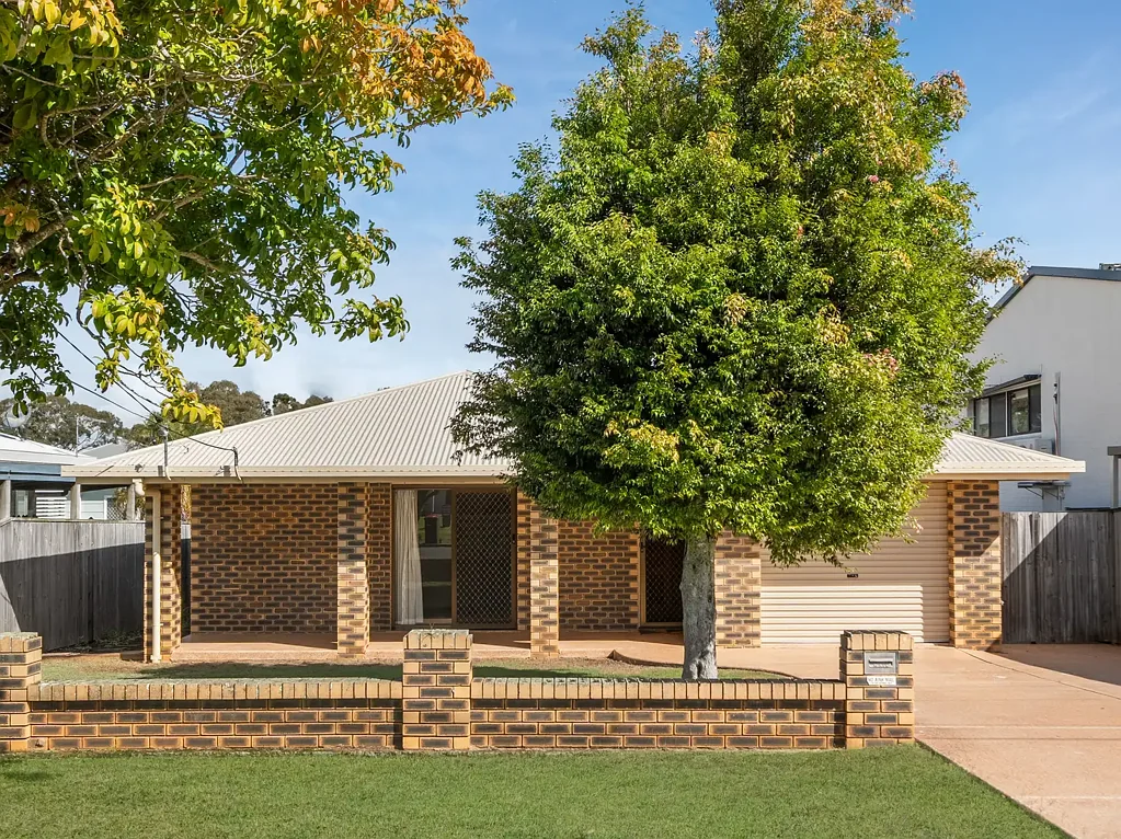 Clontarf 3房 整洁的低层砖房，距高尔夫球场仅数分钟路程 Neat Low-Set Brick Home Just Moments from the Golf Course