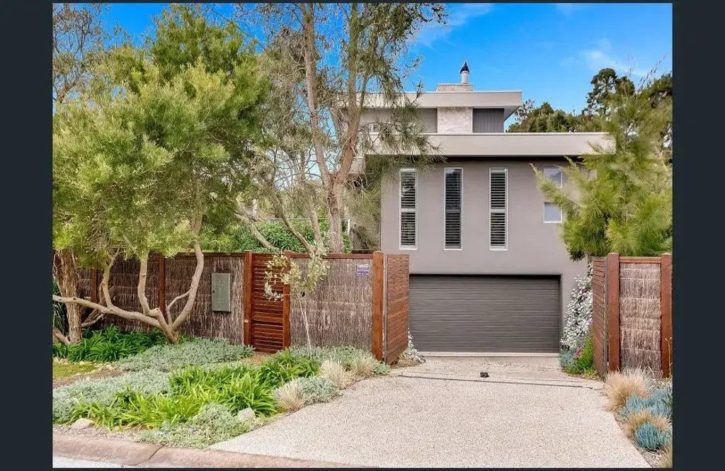 50% rental share in large, sunny fully furnished home close to Camerons bite