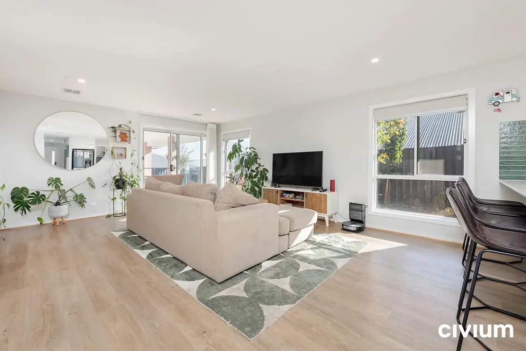Tralee 3房  Spacious Single Level Living with Style and Flourishing Gardens