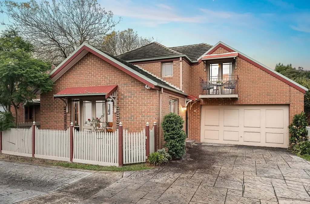 Elegant Townhouse Living in a Coveted Blackburn Lake Pocket