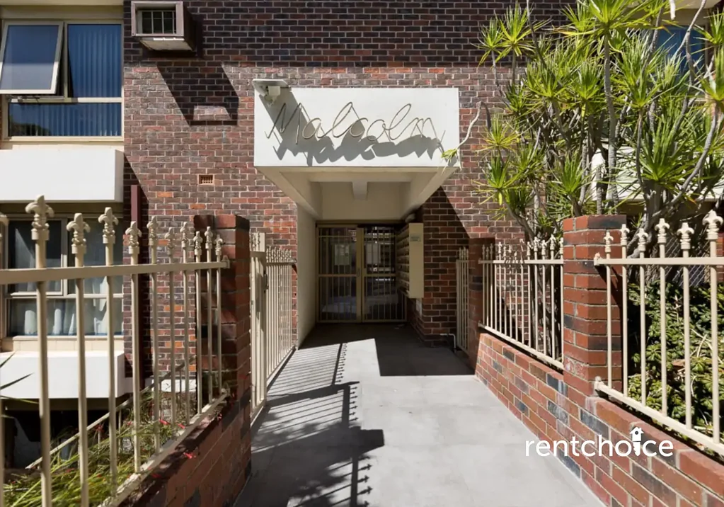 Furnished studio apartment with great location!