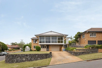 Tarragindi 4Kwarto Elevated Post-War Classic with Spectacular Forest Views & Endless Potential