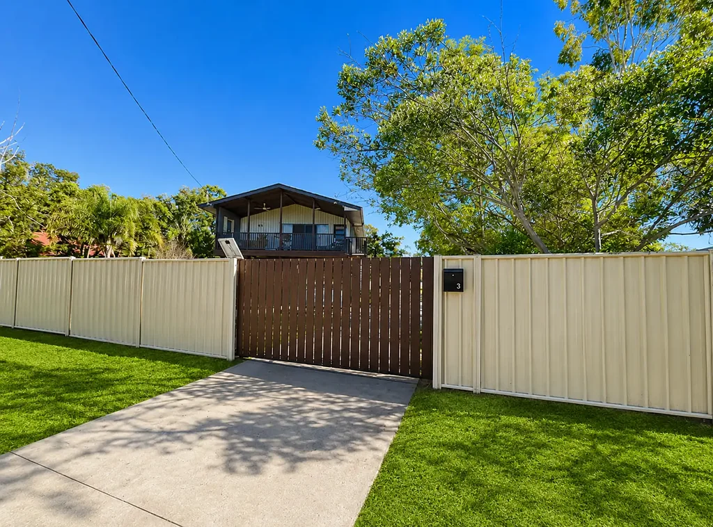Chinchilla 5ਬੈੱਡਰੂਮ 2,133m² with 2 Street Access - 5 BED, 4 BATH, 3 CAR - RIGHT IN THE HEART OF TOWN.