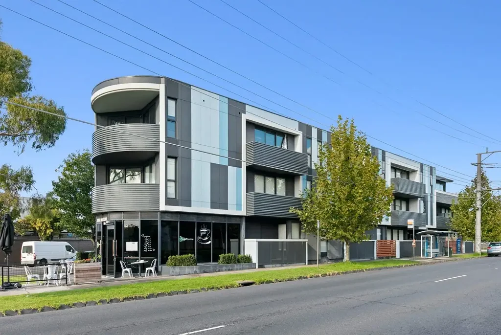 UNDER APPLICATION -CENTRAL LOCATION!