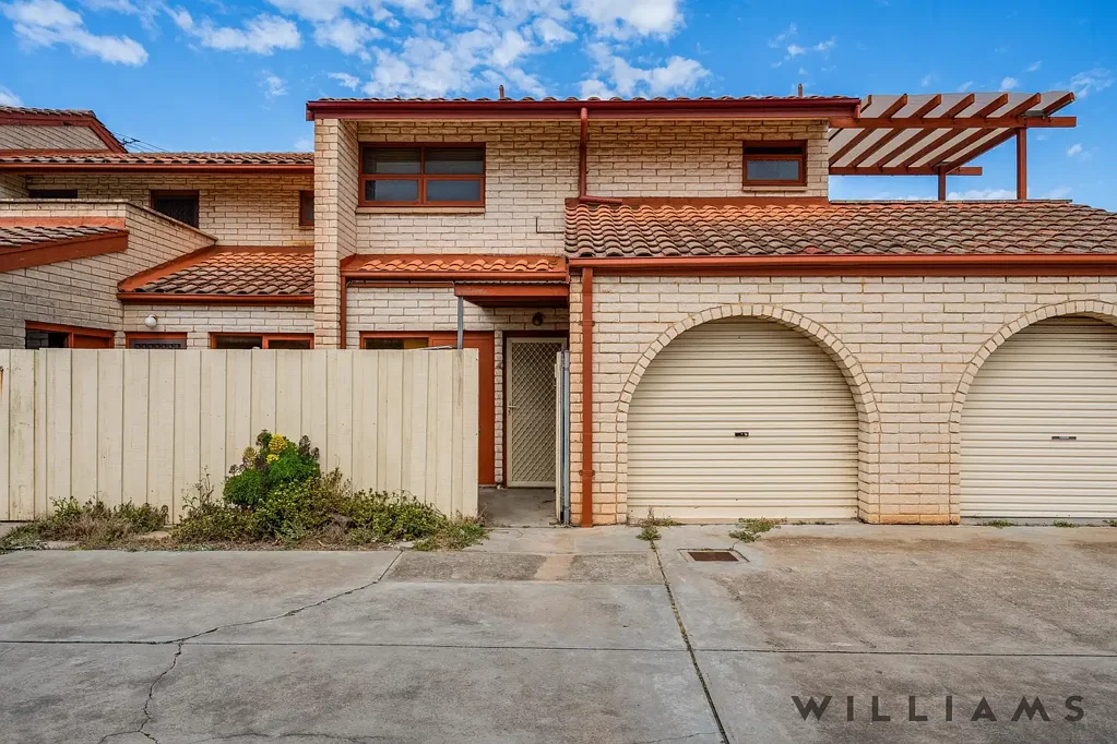 West Lakes Shore 1房  GROUND-FLOOR RESIDENCE WITH PRIVATE COURTYARD IN A CONVENIENT COASTAL LOCATION