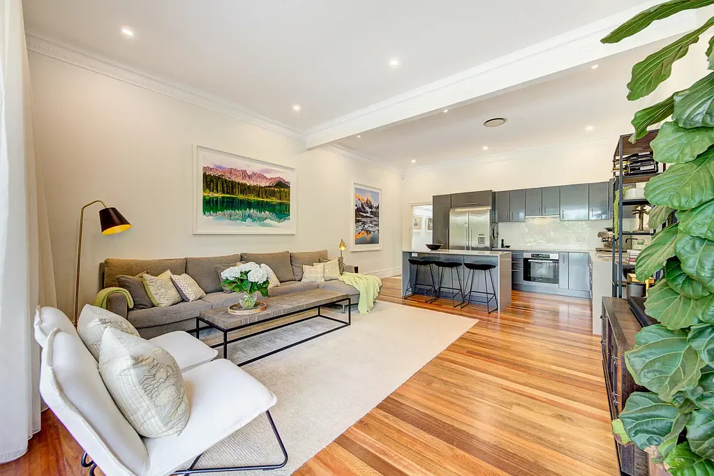 STYLISH FEDERATION, DRESS CIRCLE LOCATION