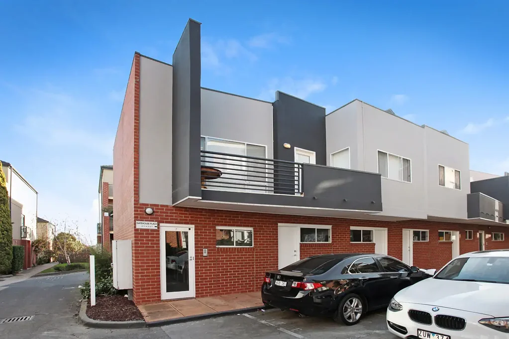 TWO BEDROOM APARTMENT WITH LOCK UP GARAGE!
