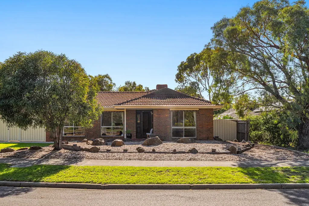 2 Grampians Court, Taylors Lakes, VIC 3038
