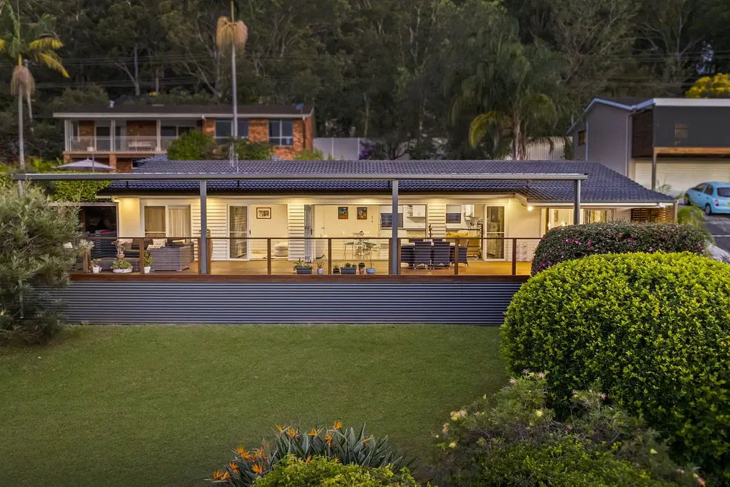 Daleys Point 4 Slaapkamer Single level home with water views in blue ribbon location