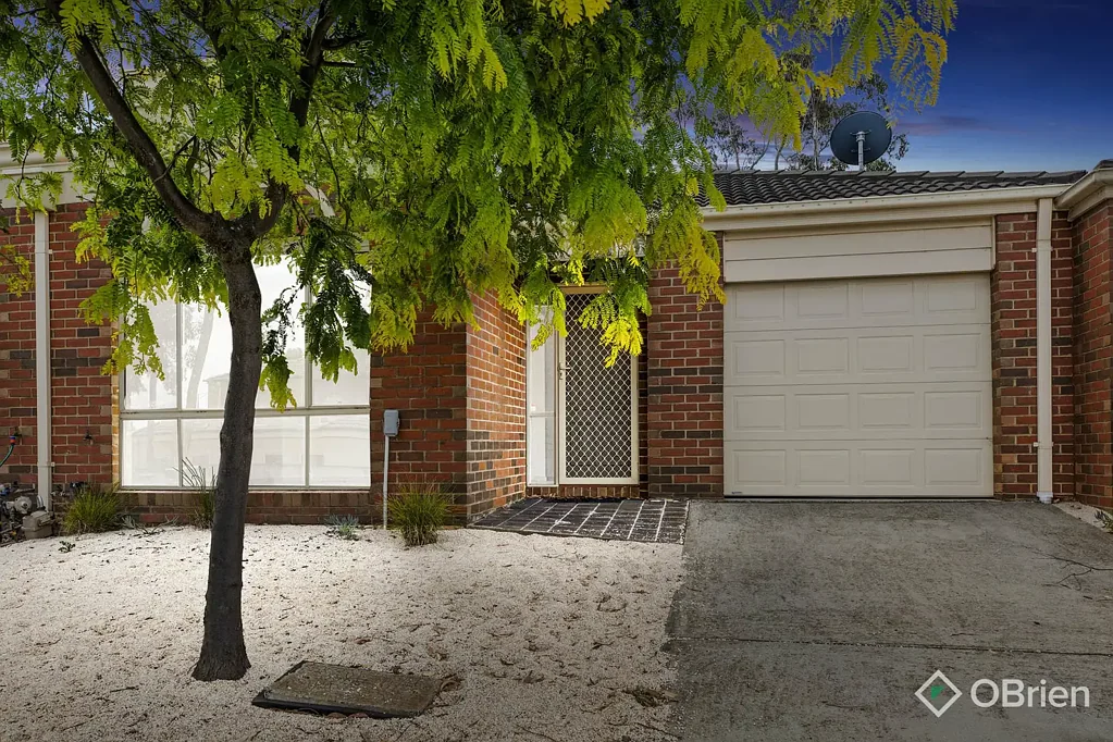 Hillside 2 Bedroom Low-Maintenance Living in a Quiet Court Location