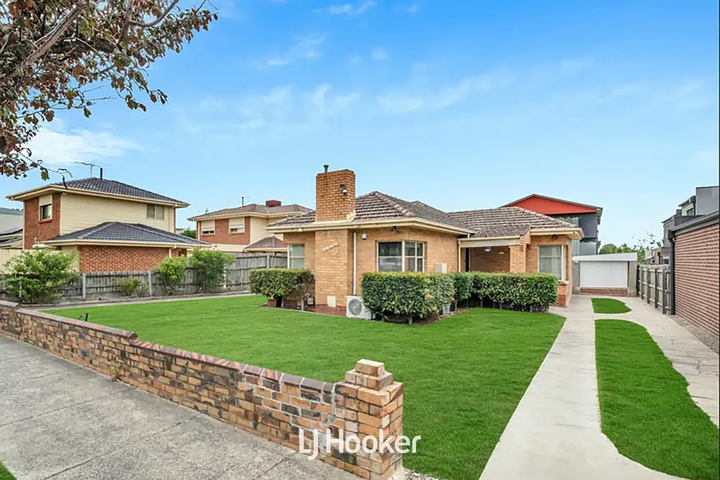 Dandenong 3침실 Prime 805m² Site – Potential for 4 Townhouses or Retain the Existing Residence and build 2 units at the back (STCA)
