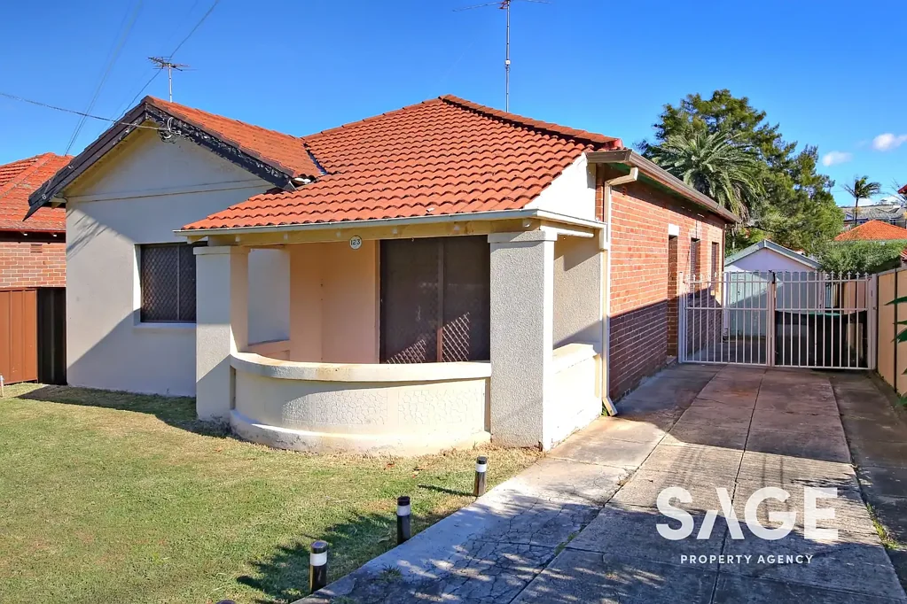 Spacious Family Home Perfect For Pets In Convenient Location
