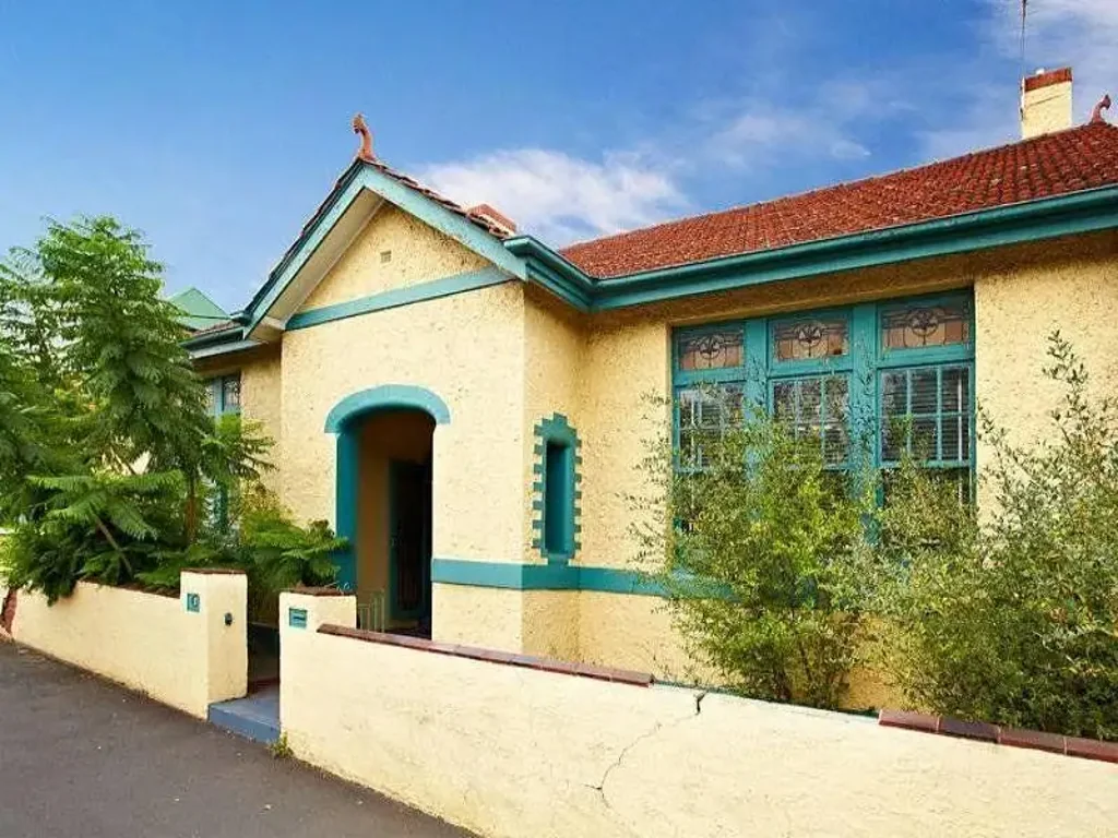 4BR Double Fronted Brick Period Home on The Hill in Richmond