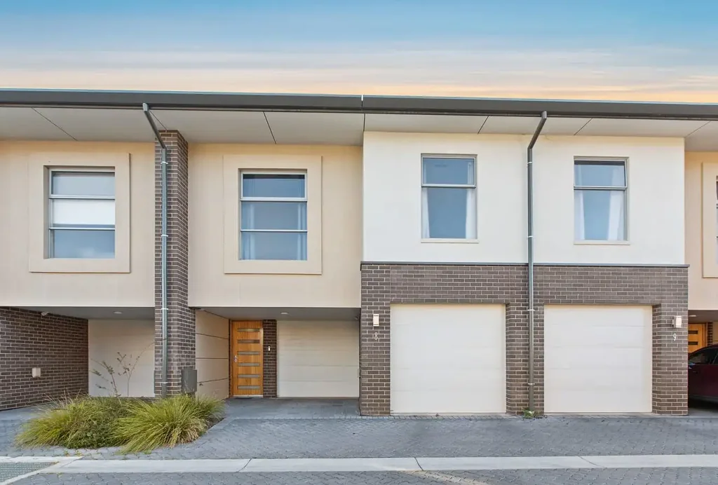 Modern Low Maintenance Townhouse