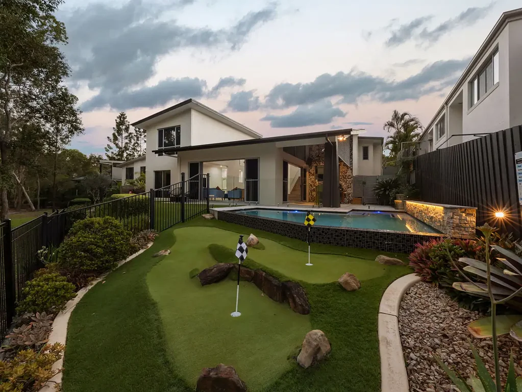 Brookwater 4Zimmer A True Showcase of Brookwater Living- A Home Not To be Missed