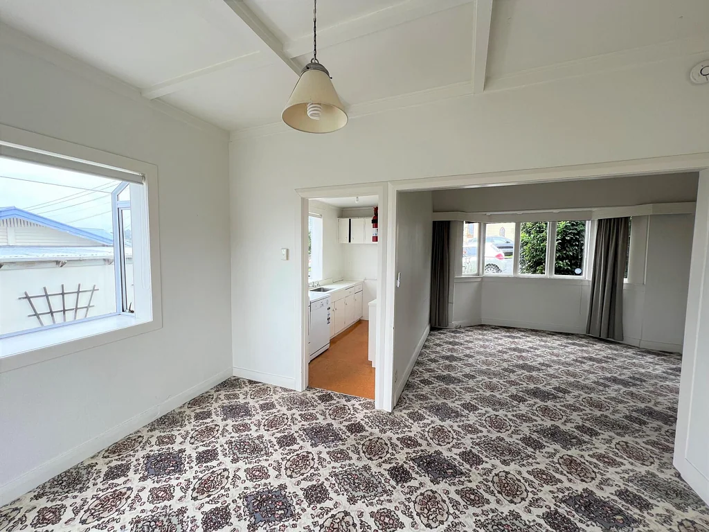 Upstairs Living in the Heart of Ellerslie - Water Included