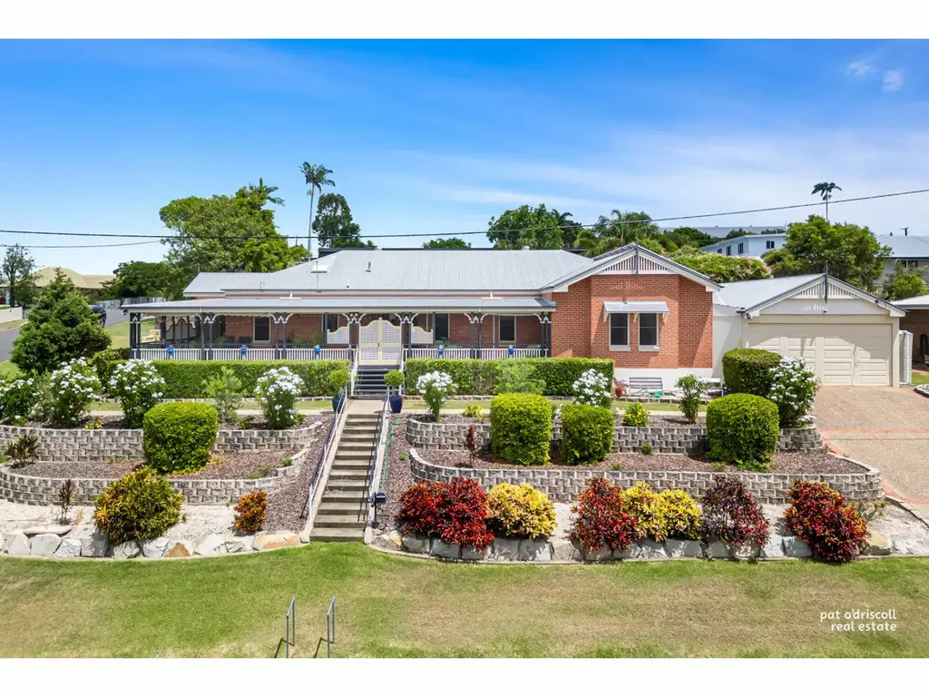 ELEGANCE AND EXPANSIVE LIVING ON THE RANGE
