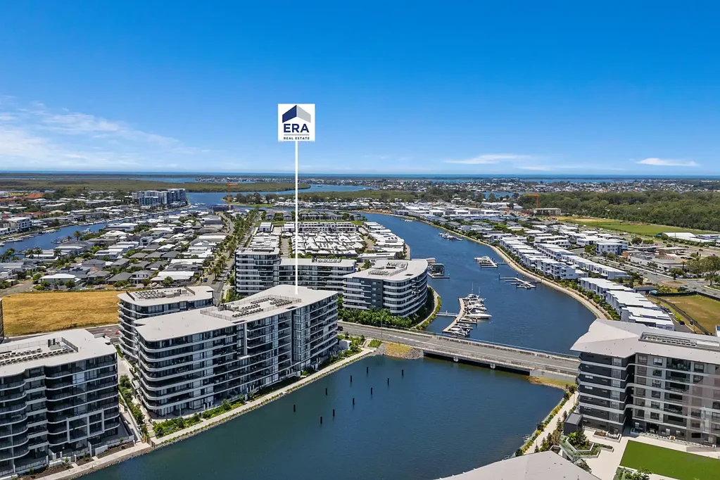 Hope Island 2房  Under Contract - Luxury 129m2 Waterfront Two-Bedroom Apartment with Two Car Spaces- Owner will accept Subject to Sale -30 Days to sell your property.